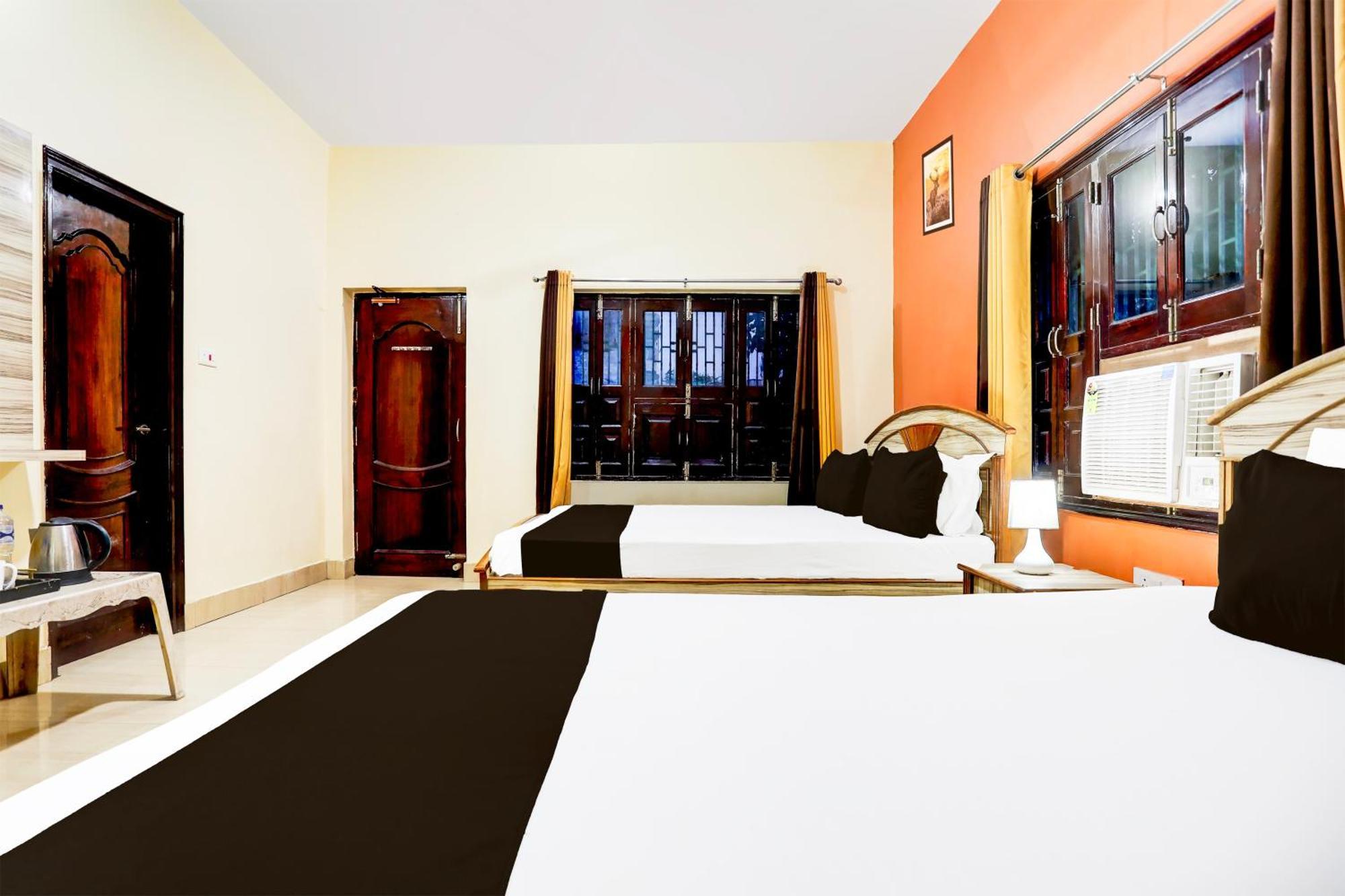 Hotel O R B Palace Waranasi Zewnętrze zdjęcie
