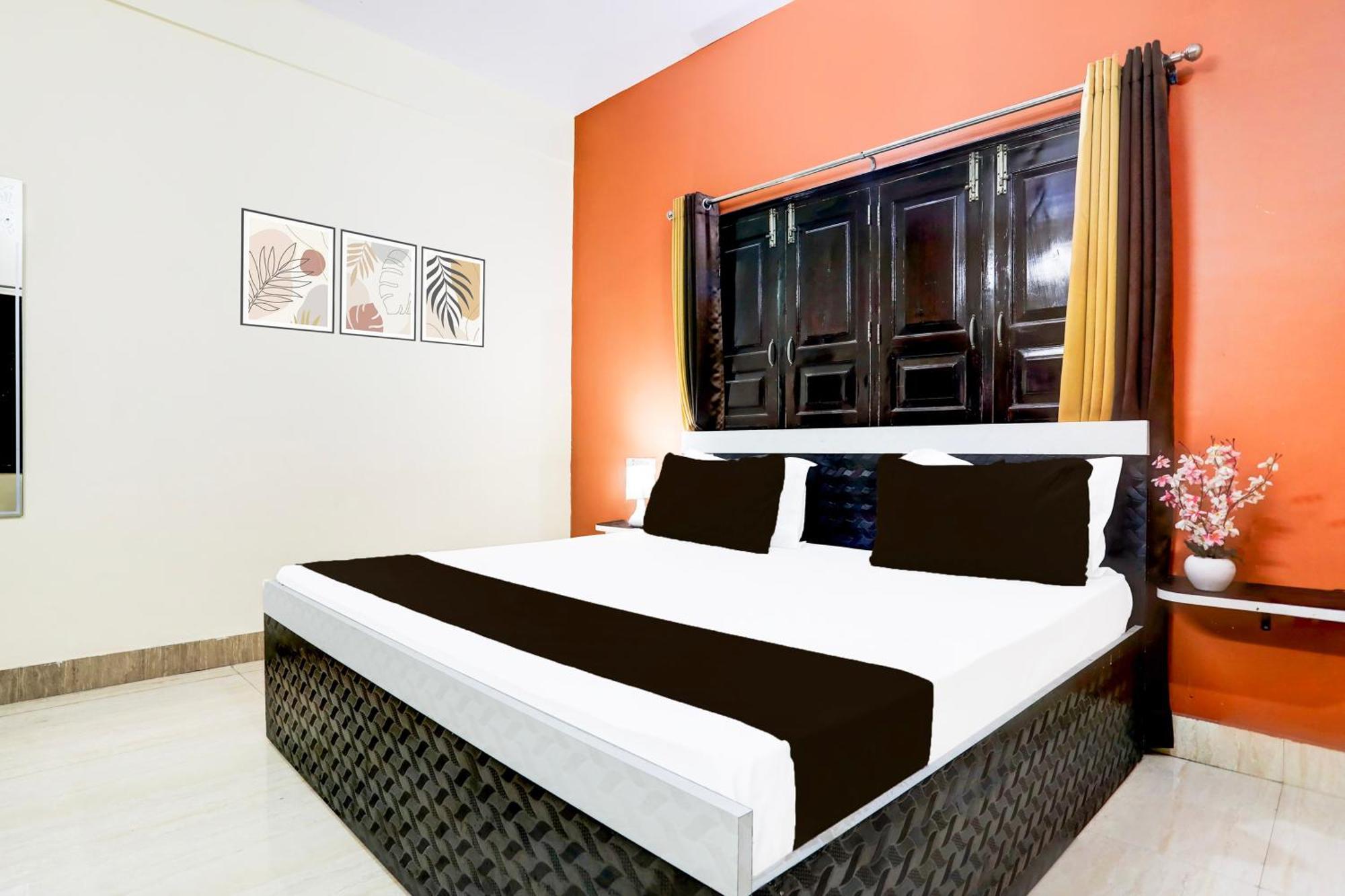 Hotel O R B Palace Waranasi Zewnętrze zdjęcie