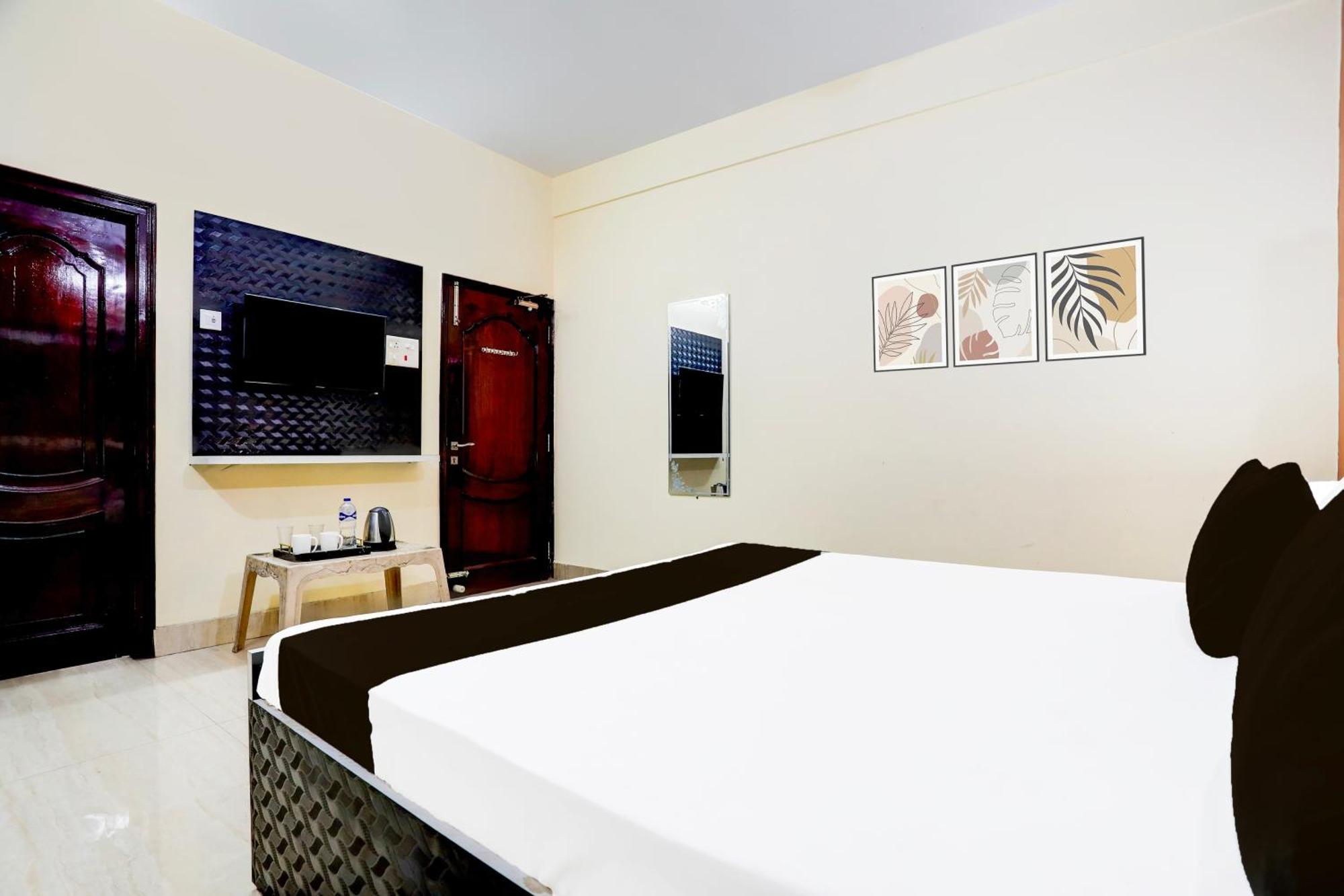 Hotel O R B Palace Waranasi Zewnętrze zdjęcie