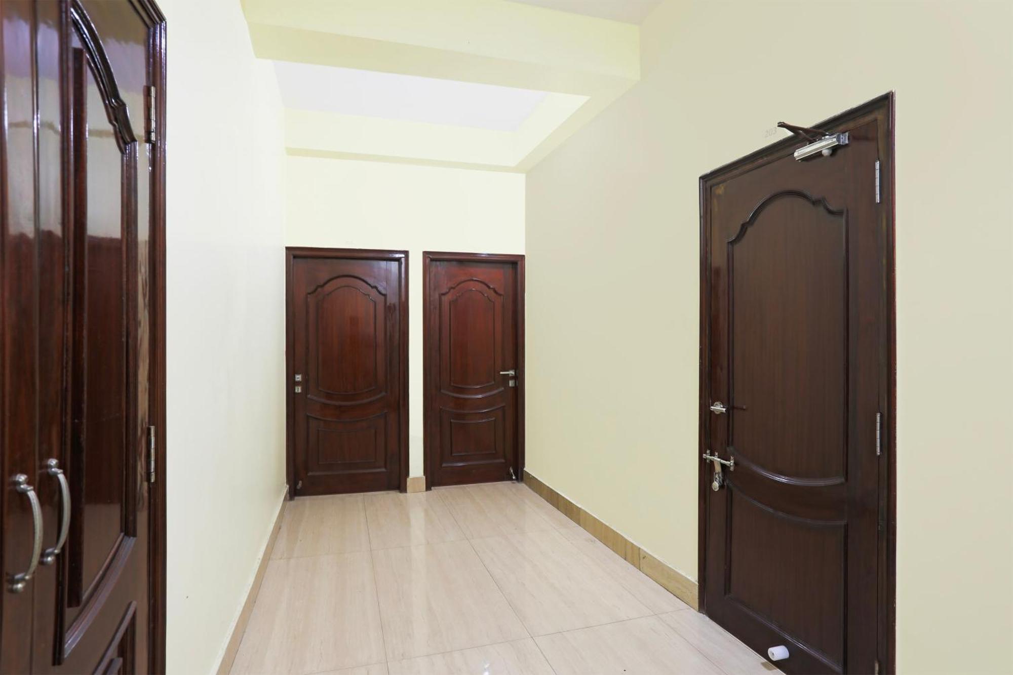 Hotel O R B Palace Waranasi Zewnętrze zdjęcie