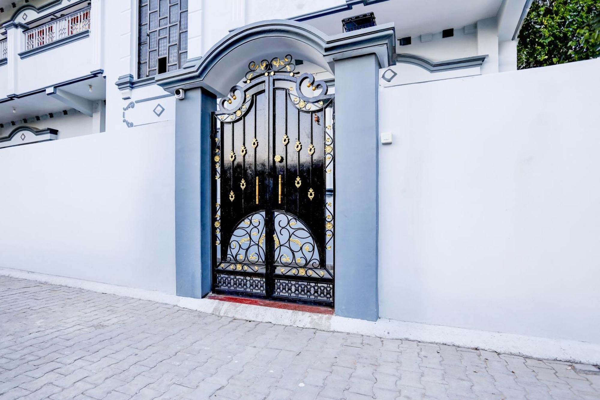 Hotel O R B Palace Waranasi Zewnętrze zdjęcie
