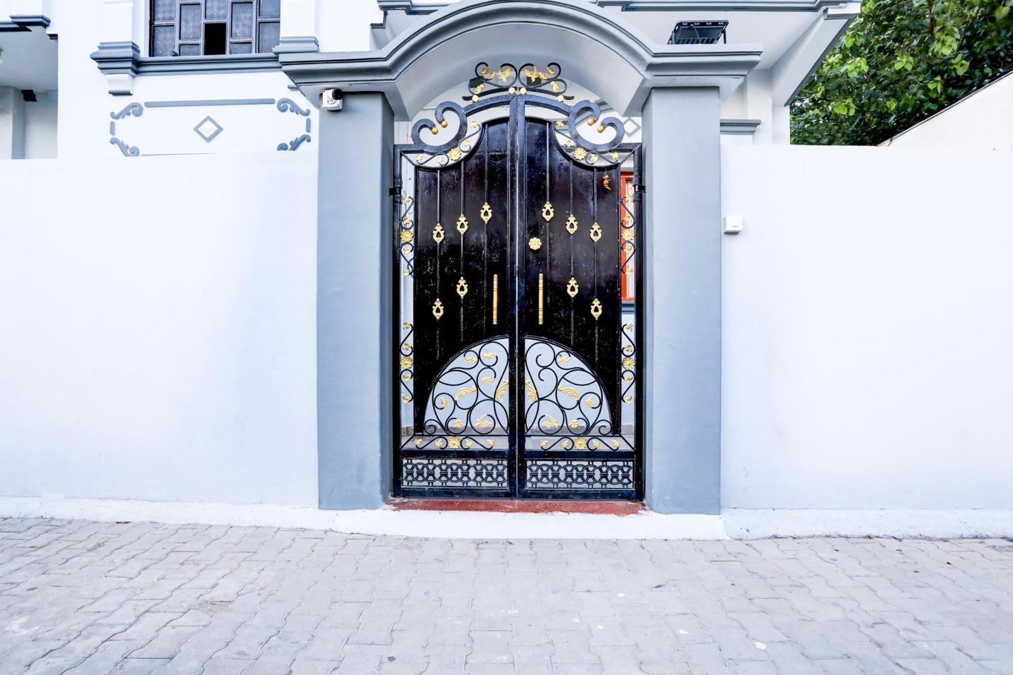 Hotel O R B Palace Waranasi Zewnętrze zdjęcie