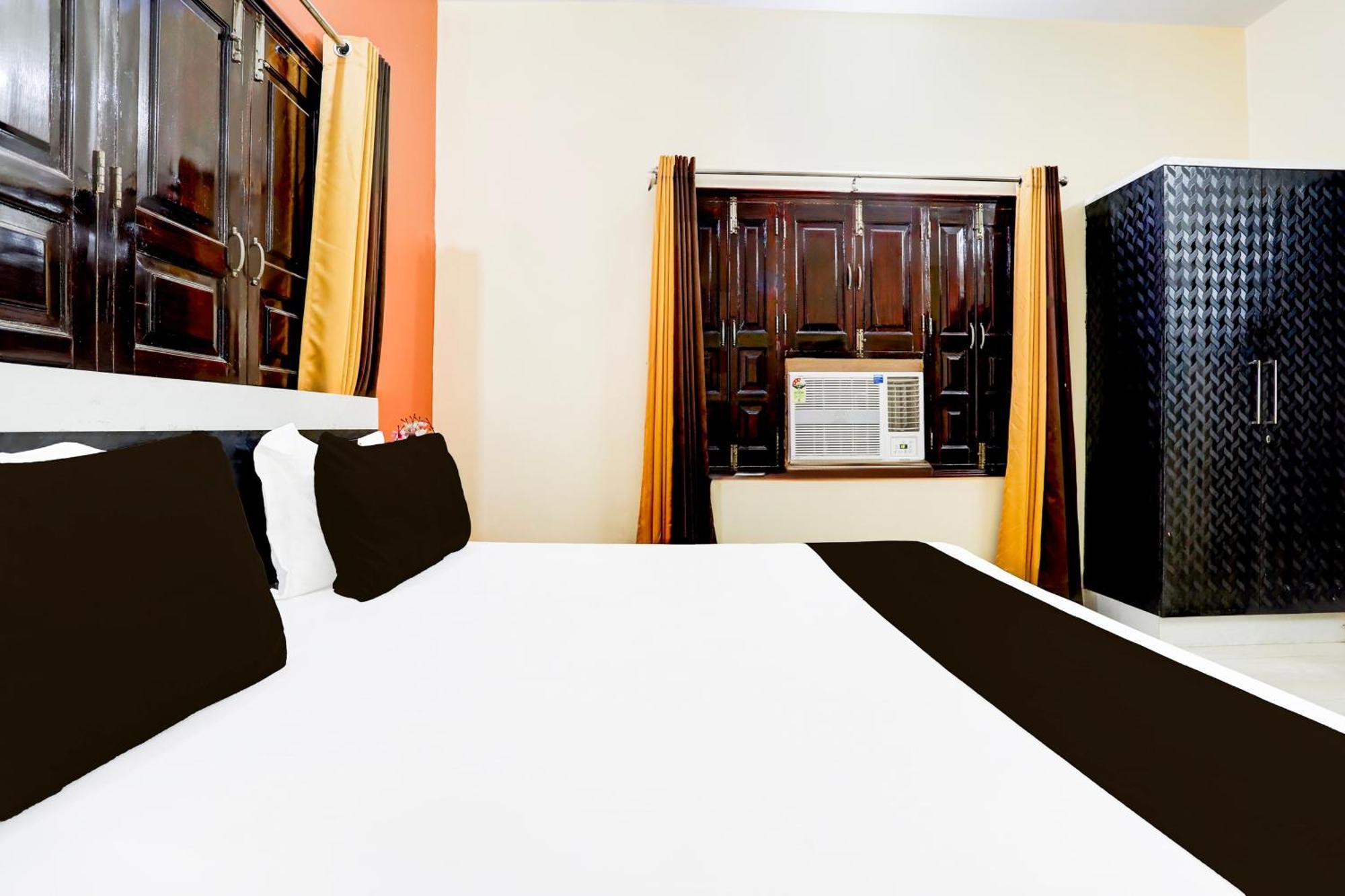 Hotel O R B Palace Waranasi Zewnętrze zdjęcie